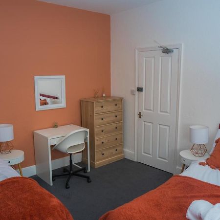 The Private Villa, Northampton Centre, 9 Beds, 5 Bedrooms, Sleeps 12 외부 사진