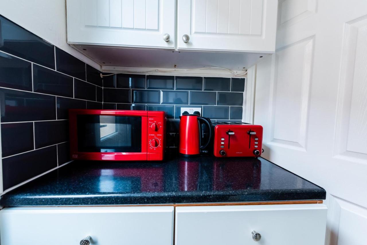 The Private Villa, Northampton Centre, 9 Beds, 5 Bedrooms, Sleeps 12 외부 사진