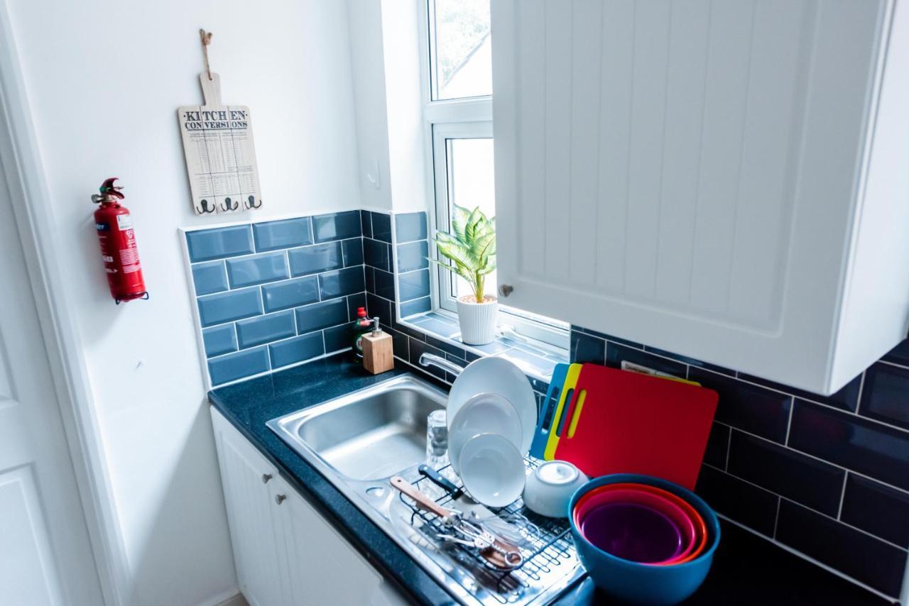 The Private Villa, Northampton Centre, 9 Beds, 5 Bedrooms, Sleeps 12 외부 사진