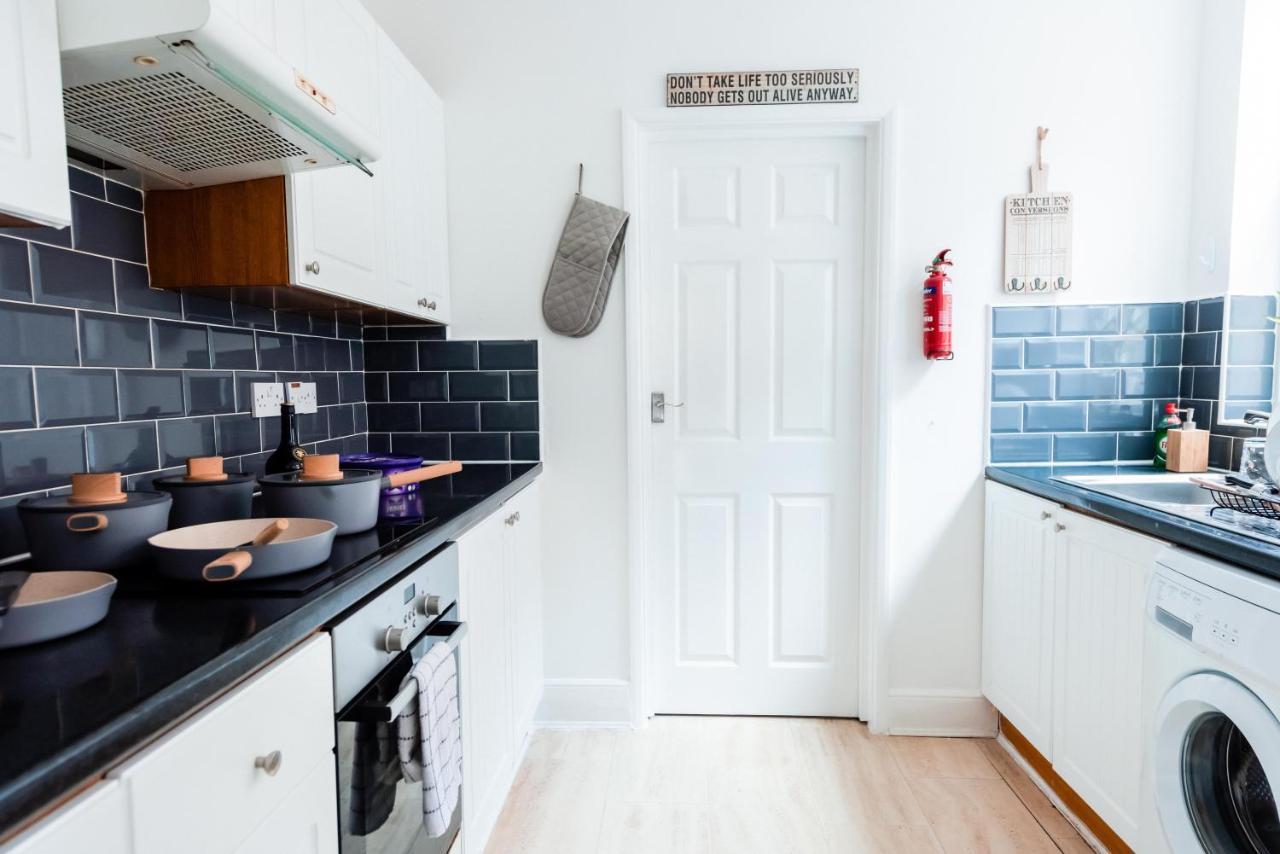 The Private Villa, Northampton Centre, 9 Beds, 5 Bedrooms, Sleeps 12 외부 사진
