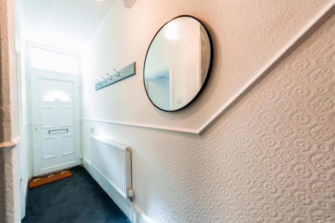 The Private Villa, Northampton Centre, 9 Beds, 5 Bedrooms, Sleeps 12 외부 사진