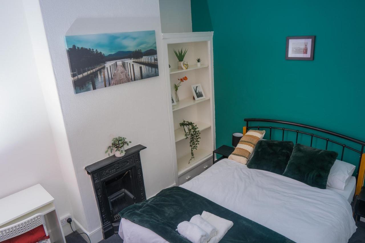 The Private Villa, Northampton Centre, 9 Beds, 5 Bedrooms, Sleeps 12 외부 사진