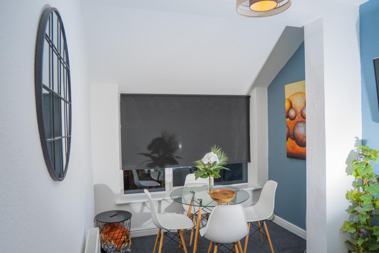 The Private Villa, Northampton Centre, 9 Beds, 5 Bedrooms, Sleeps 12 외부 사진
