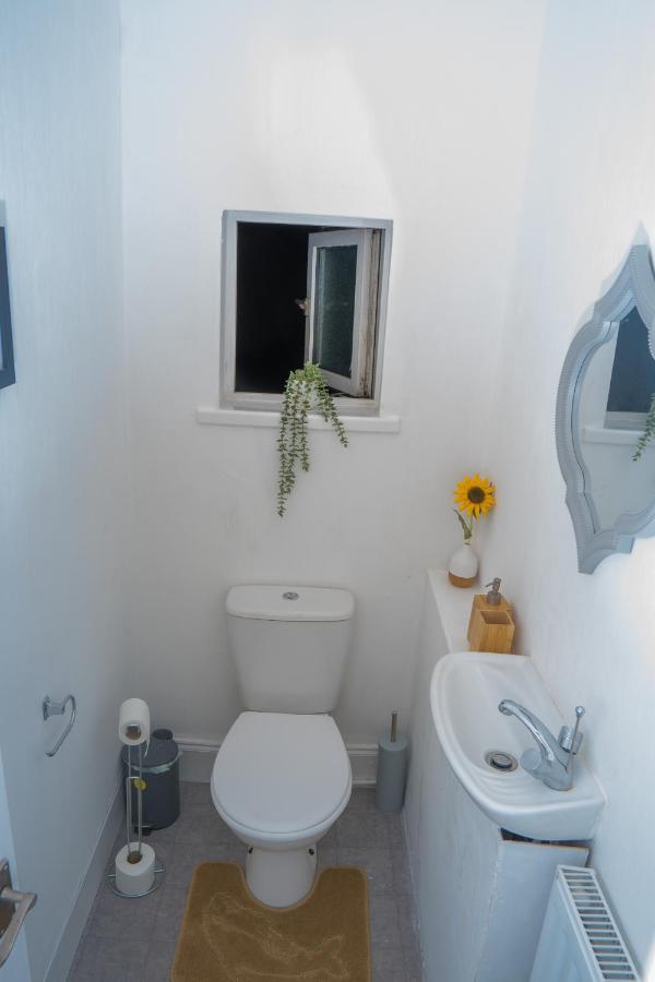 The Private Villa, Northampton Centre, 9 Beds, 5 Bedrooms, Sleeps 12 외부 사진