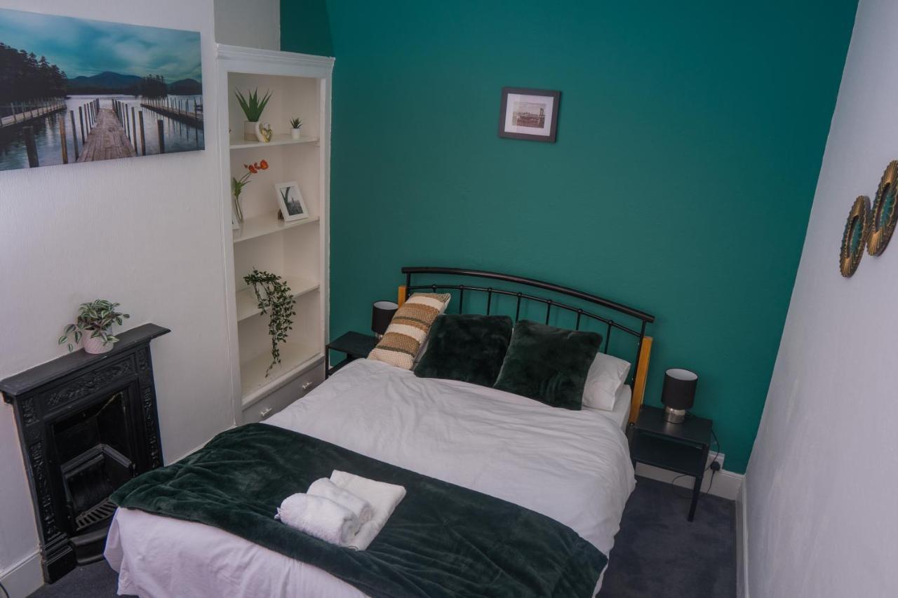 The Private Villa, Northampton Centre, 9 Beds, 5 Bedrooms, Sleeps 12 외부 사진