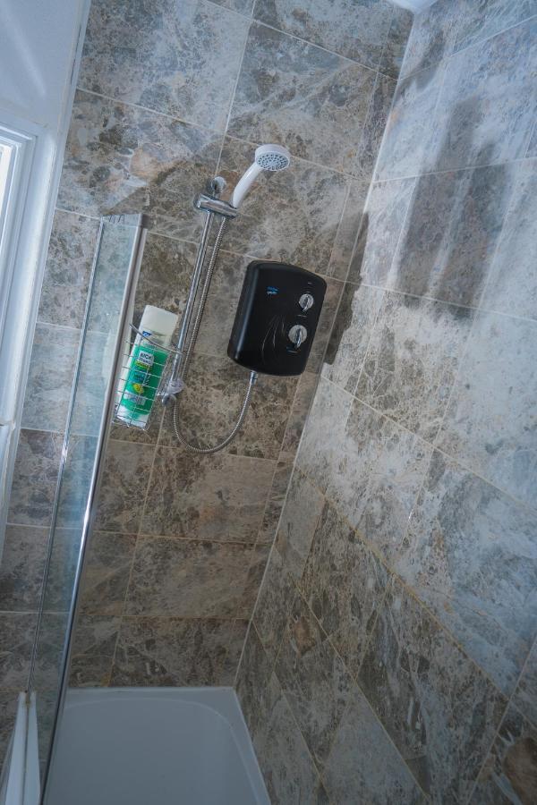 The Private Villa, Northampton Centre, 9 Beds, 5 Bedrooms, Sleeps 12 외부 사진
