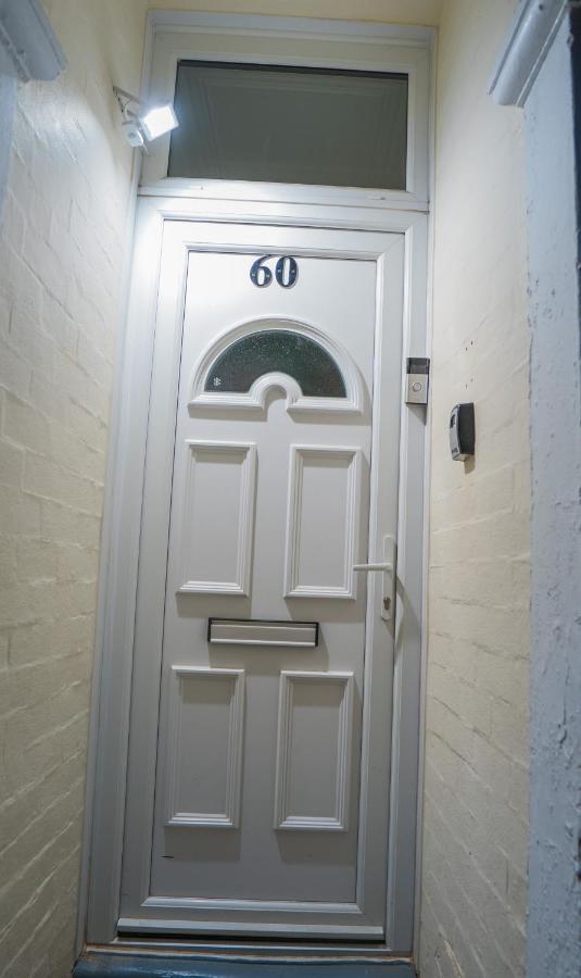 The Private Villa, Northampton Centre, 9 Beds, 5 Bedrooms, Sleeps 12 외부 사진