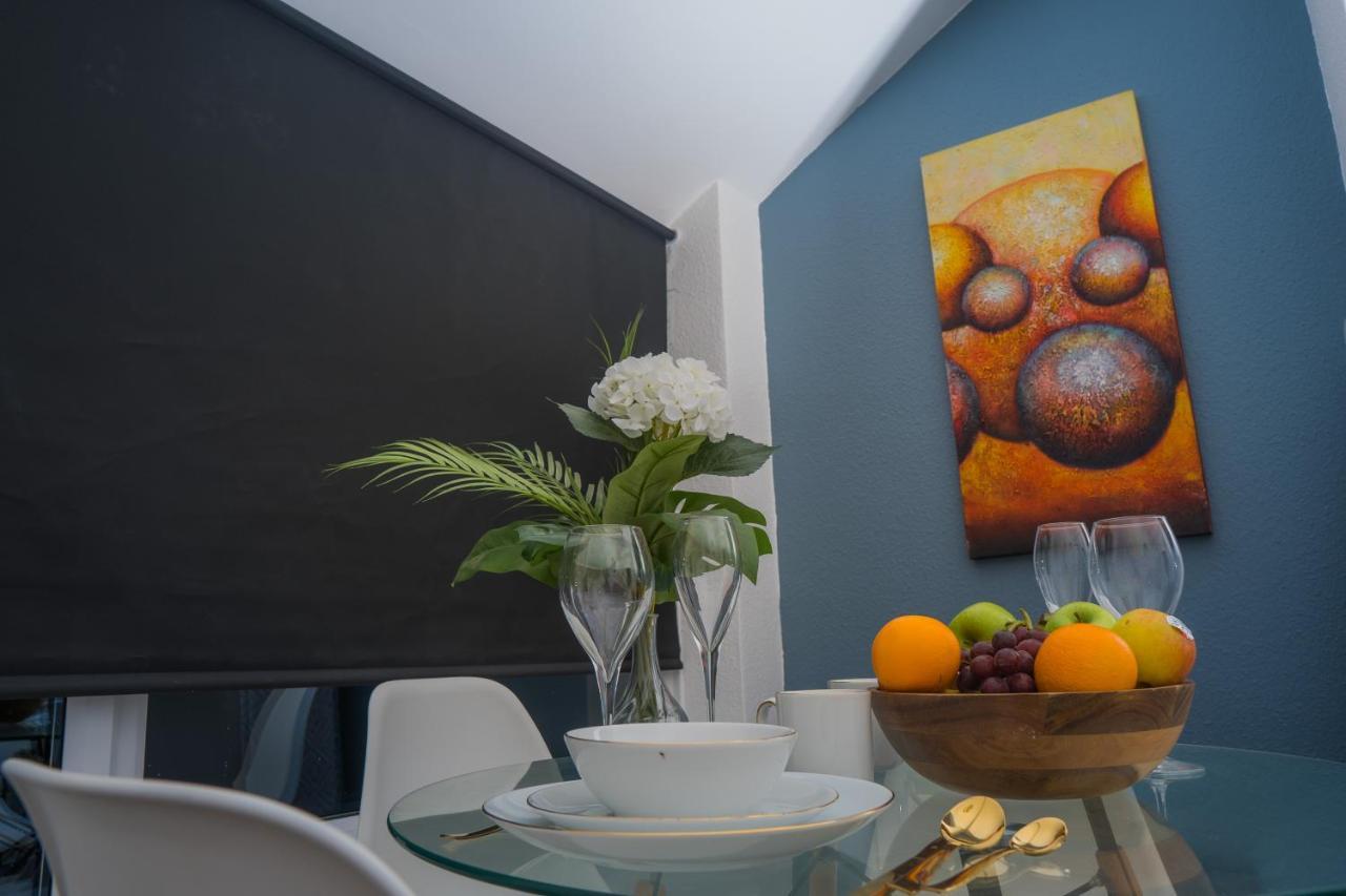 The Private Villa, Northampton Centre, 9 Beds, 5 Bedrooms, Sleeps 12 외부 사진