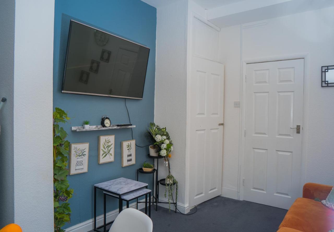 The Private Villa, Northampton Centre, 9 Beds, 5 Bedrooms, Sleeps 12 외부 사진