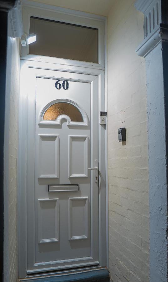 The Private Villa, Northampton Centre, 9 Beds, 5 Bedrooms, Sleeps 12 외부 사진